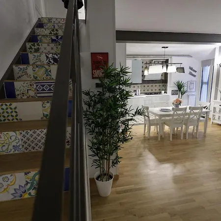 Happy House 31 *